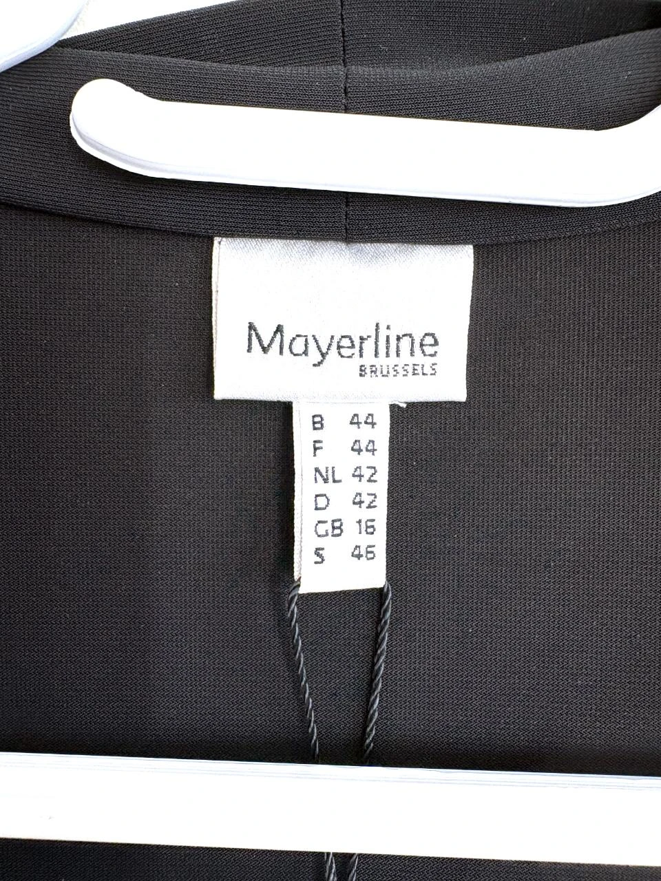 Blusa nova Mayerline com babados e fecho de gancho – tamanho 44 – desenhada em Bruxelas – photo 11